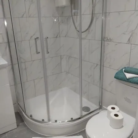 Cosy Flat With Free Wifi And Free Parking Apartment *